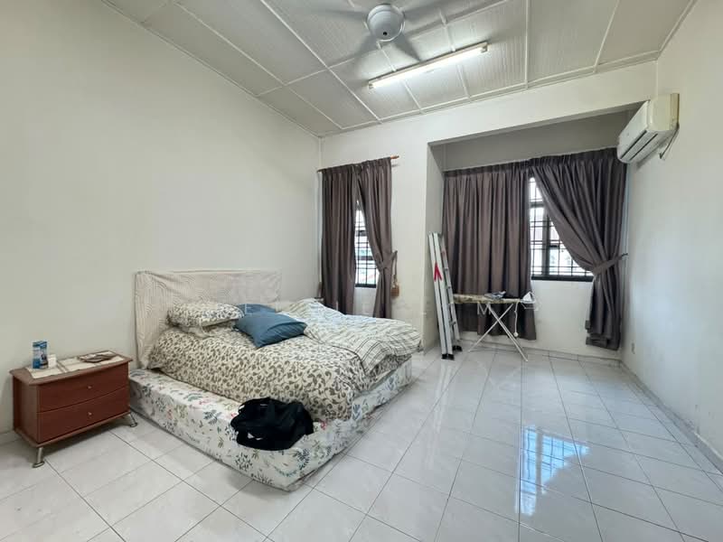 2-storey Terraced House for Sale in Taman Desa Cemerlang (Ulu Tiram) - Nellie Lim - Bedroom - PropertyGuru.com.my