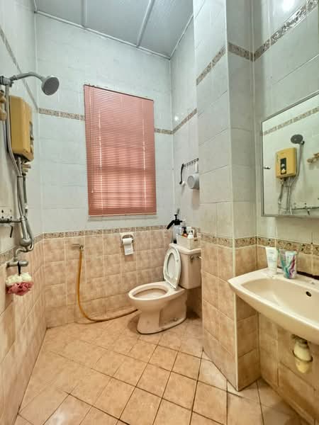 2-storey Terraced House for Sale in Taman Desa Cemerlang (Ulu Tiram) - Nellie Lim - Bathroom - PropertyGuru.com.my