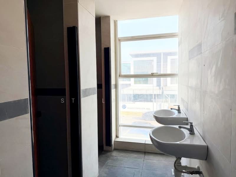Kilang untuk Disewa di Taman Desa Cemerlang (Ulu Tiram) - Stella Chia - Bathroom - PropertyGuru.com.my