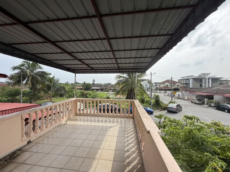 2-storey Terraced House for Sale in Taman Sri Manggis (Teluk Intan) - Kelvin Foo - Balcony - PropertyGuru.com.my