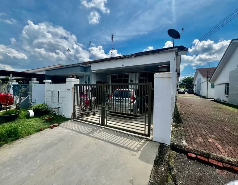 1-storey Terraced House for Sale in Taman Lagenda Putra (Kulai) - Jayden Ng - Exterior - PropertyGuru.com.my