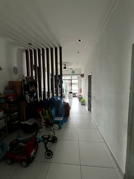 1-storey Terraced House for Sale in Taman Lagenda Putra (Kulai) - Jayden Ng - Corridor - PropertyGuru.com.my