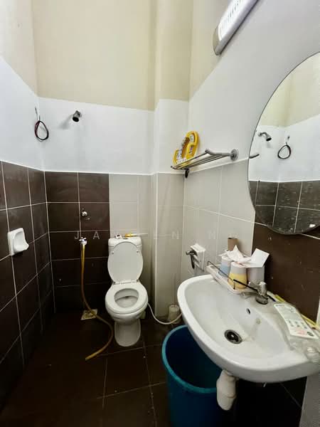 1-storey Terraced House for Sale in Taman Lagenda Putra (Kulai) - Jayden Ng - Bathroom - PropertyGuru.com.my