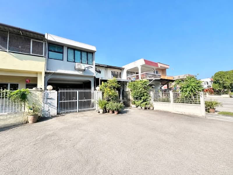 Rumah Teres 2-Tingkat untuk Dijual di Kampung Tasik Tambahan (Ampang) - Izzat Zamros - PropertyGuru.com.my