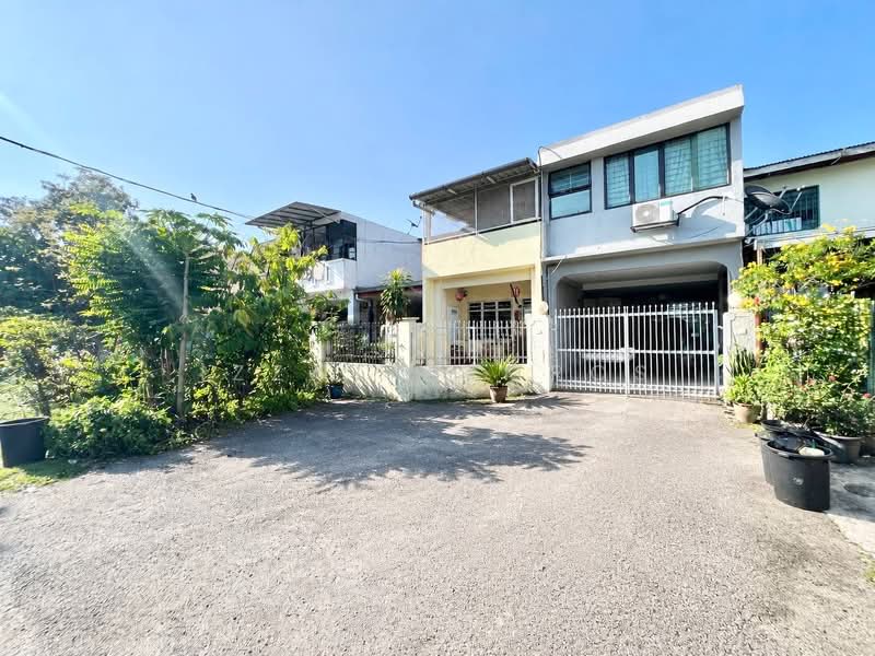 Rumah Teres 2-Tingkat untuk Dijual di Kampung Tasik Tambahan (Ampang) - Izzat Zamros - PropertyGuru.com.my
