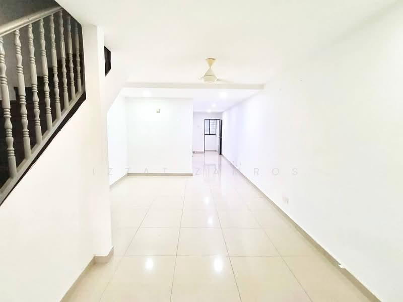 Rumah Teres 2-Tingkat untuk Dijual di Kampung Tasik Tambahan (Ampang) - Izzat Zamros - PropertyGuru.com.my