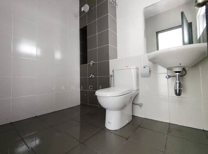 2-storey Terraced House for Rent in Bandar Bukit Raja (Klang) - Janice Tang - Bathroom - PropertyGuru.com.my