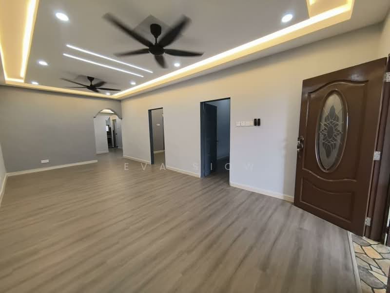 Rumah Teres 1-Tingkat untuk Dijual di Taman Ungku Tun Aminah (Skudai) - Eva Siow - Living Room - PropertyGuru.com.my
