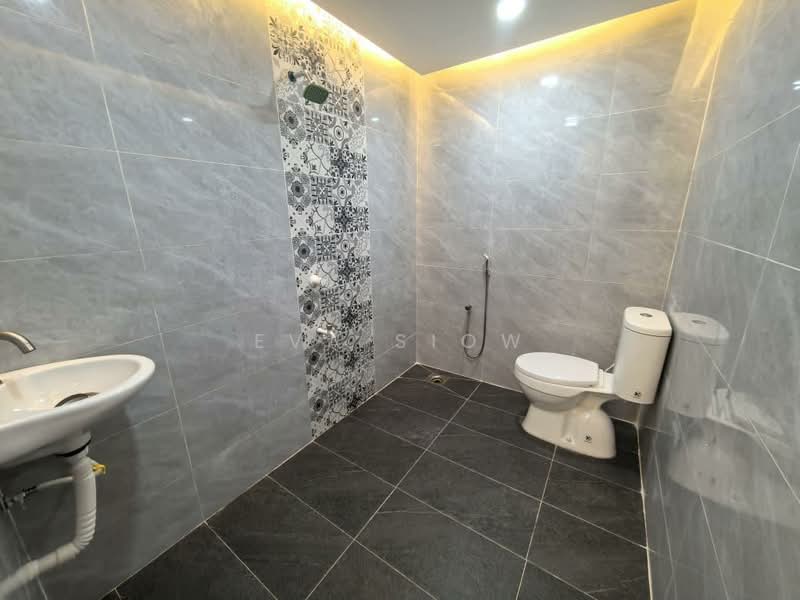 Rumah Teres 1-Tingkat untuk Dijual di Taman Ungku Tun Aminah (Skudai) - Eva Siow - Bathroom - PropertyGuru.com.my