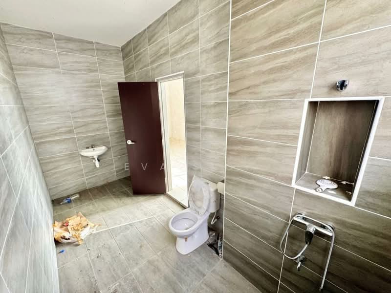 Semi-Detached House for Sale in Skudai (Johor) - Eva Siow - Bathroom - PropertyGuru.com.my