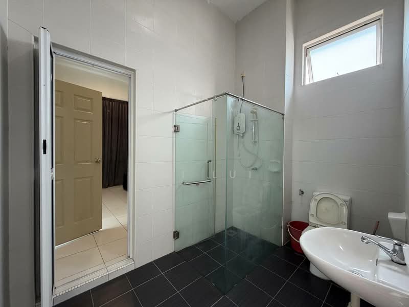 Service Residence for Rent at THE SENAI GARDEN (PANGSAPURI IMPIAN SENAI) - Lui Lui - Bathroom - PropertyGuru.com.my