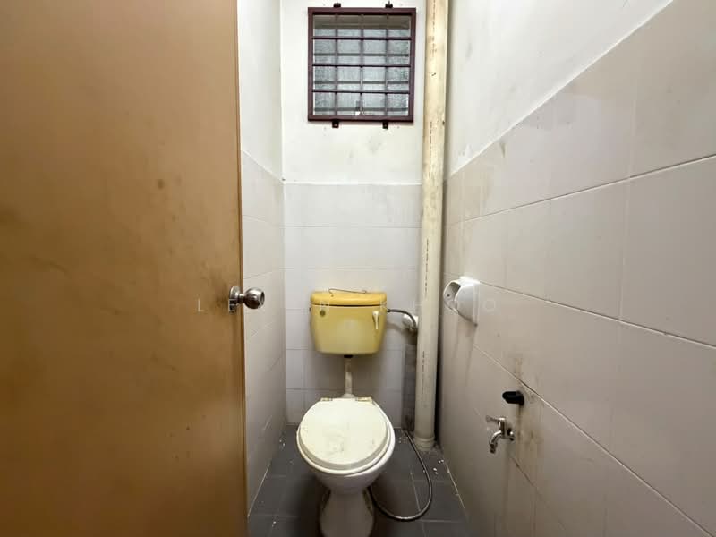 Kedai untuk Dijual di Rawang Mutiara (Rawang) - Levin Khoo - Bathroom - PropertyGuru.com.my