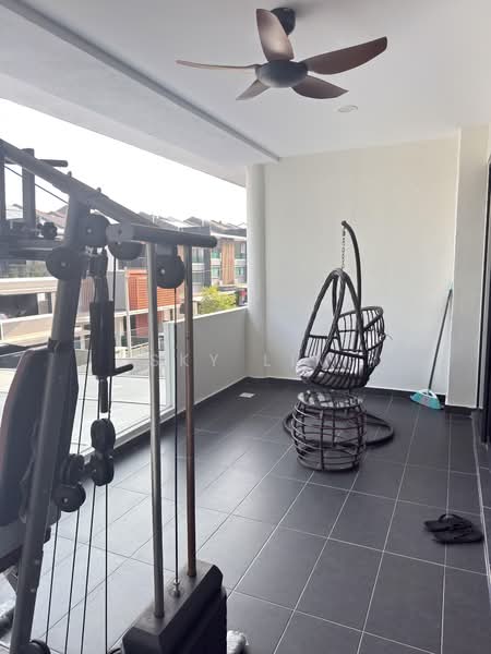 3-storey Terraced House for Sale in Selayang (Selangor) - Sky Lim - Balcony - PropertyGuru.com.my