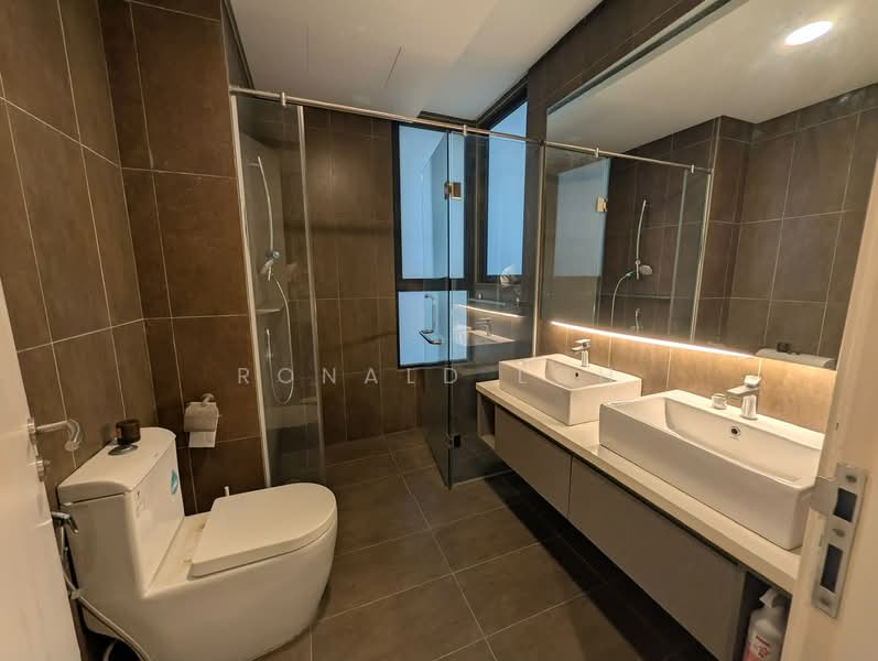 Kondominium untuk Dijual di The Rainz - Ronald Loh - Bathroom - PropertyGuru.com.my