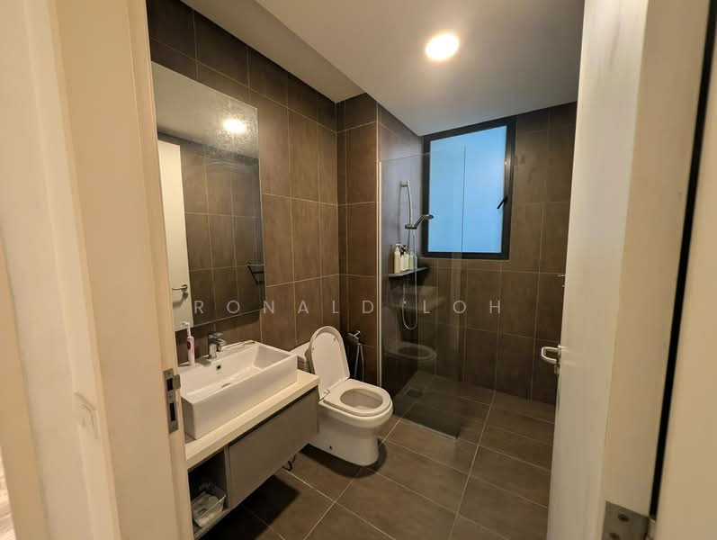 Kondominium untuk Dijual di The Rainz - Ronald Loh - Bathroom - PropertyGuru.com.my