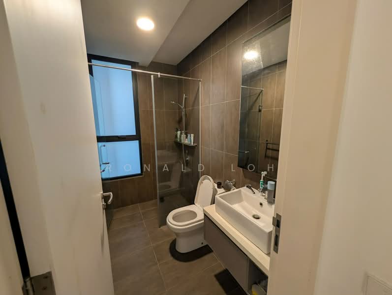Kondominium untuk Dijual di The Rainz - Ronald Loh - Bathroom - PropertyGuru.com.my