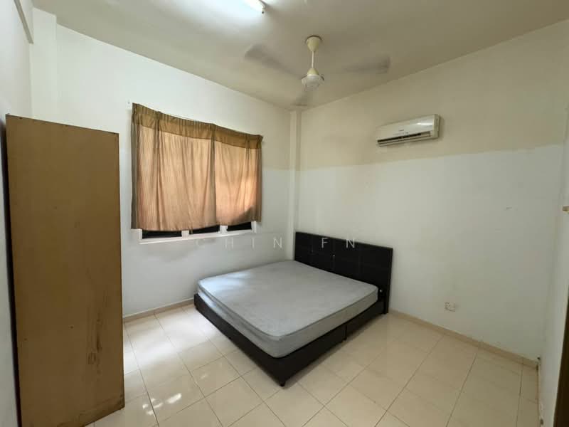 Apartment for Sale at Pangsapuri Bukit Beruang Bestari (University View) - CHIN FN - Bedroom - PropertyGuru.com.my