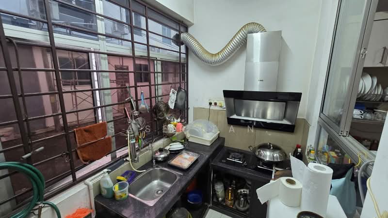 2.5-storey Terraced House for Sale in Taman Setia Indah (Tebrau) - SASER TAN. - Kitchen - PropertyGuru.com.my