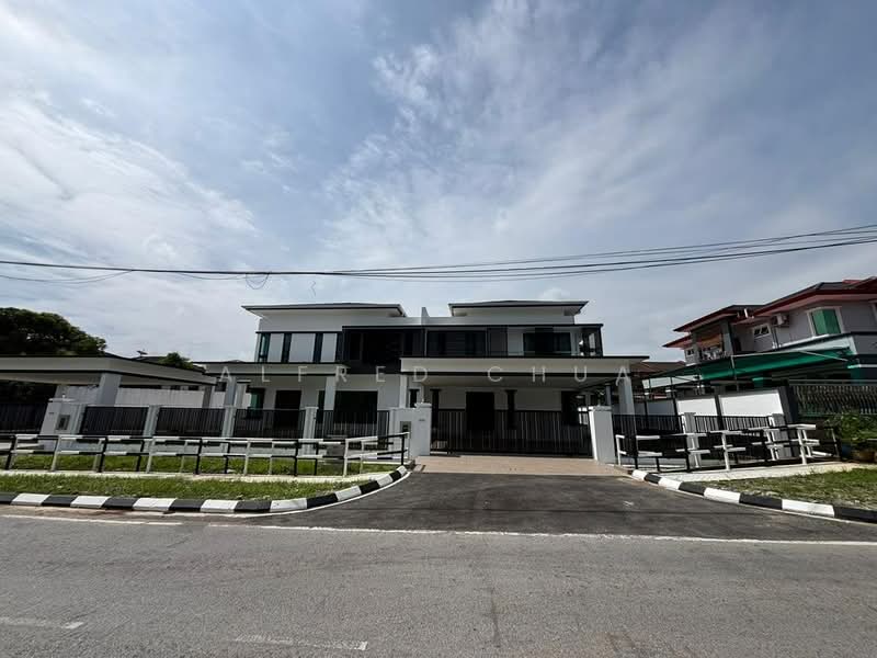 Rumah Berkembar untuk Dijual di Green Heights (Kuching) - Alfred Chua - Exterior - PropertyGuru.com.my