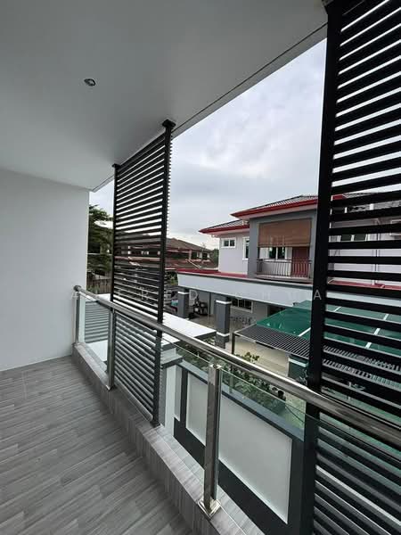 Rumah Berkembar untuk Dijual di Green Heights (Kuching) - Alfred Chua - Balcony - PropertyGuru.com.my