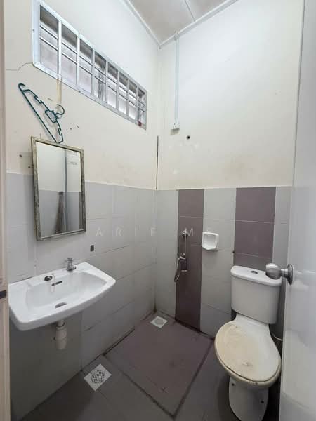 Rumah Teres 1-Tingkat untuk Disewa di Taman Tanjung Puteri Resort (Pasir Gudang) - Arif MS - Bathroom - PropertyGuru.com.my