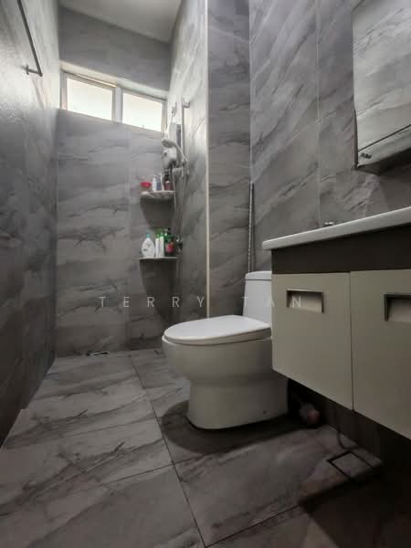 Semi-Detached House for Sale in Taman Bukit Jaya (Ulu Tiram) - Terry Tan - Bathroom - PropertyGuru.com.my