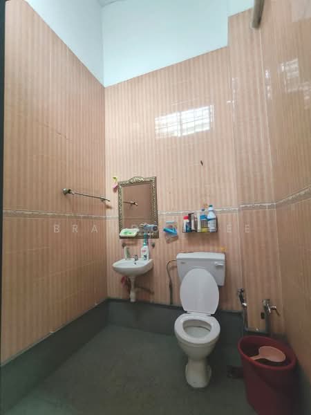 Rumah Teres 2-Tingkat untuk Disewa di Taman Muhibbah (Seri Kembangan) - Brandon Yee - Bathroom - PropertyGuru.com.my
