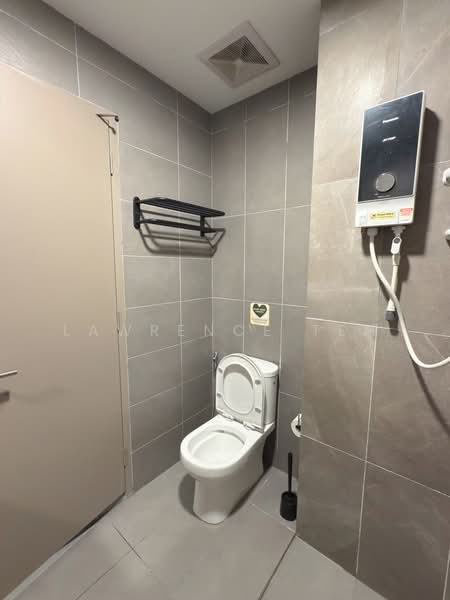 Service Residence for Sale at R&F Princess Cove Phase 1 - Lawrence Teh - Bathroom - PropertyGuru.com.my