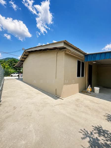 1-storey Terraced House for Rent in Kampung Kenangan Dato Onn 2 (Batu Pahat) - Arif MS - Exterior - PropertyGuru.com.my