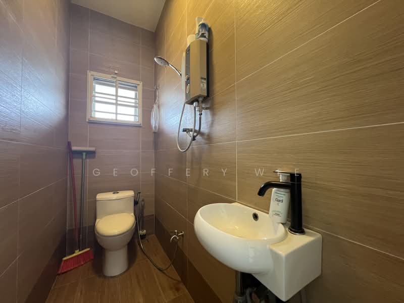 2-storey Terraced House for Rent in Taman Bachang Baru (Bachang) - Geoffery Wee - Bathroom - PropertyGuru.com.my