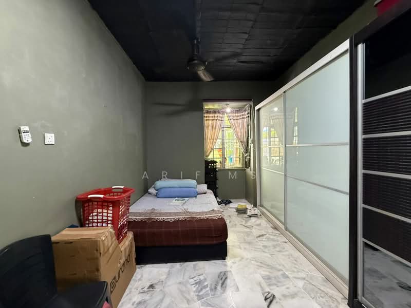 Bungalow House for Sale in Taman Bukit Tiram (Ulu Tiram) - Arif MS - Bedroom - PropertyGuru.com.my