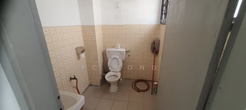 Office for Rent in SS 21, Damansara Utama (Petaling Jaya) - FC Wong - Bathroom - PropertyGuru.com.my