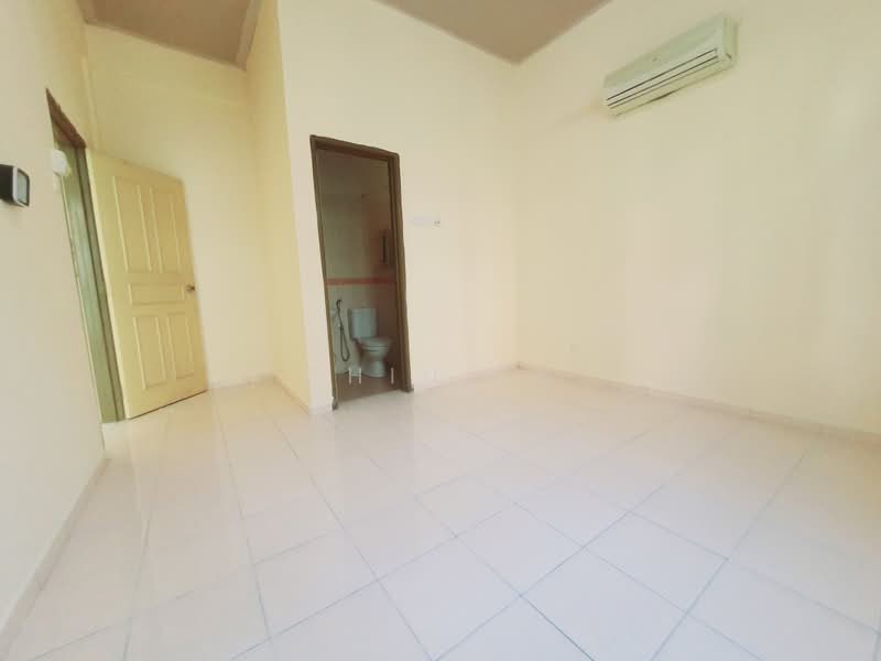 Apartment for Sale at Pangsapuri Bukit Beruang Bestari (University View) - CHIN FN - Bathroom - PropertyGuru.com.my