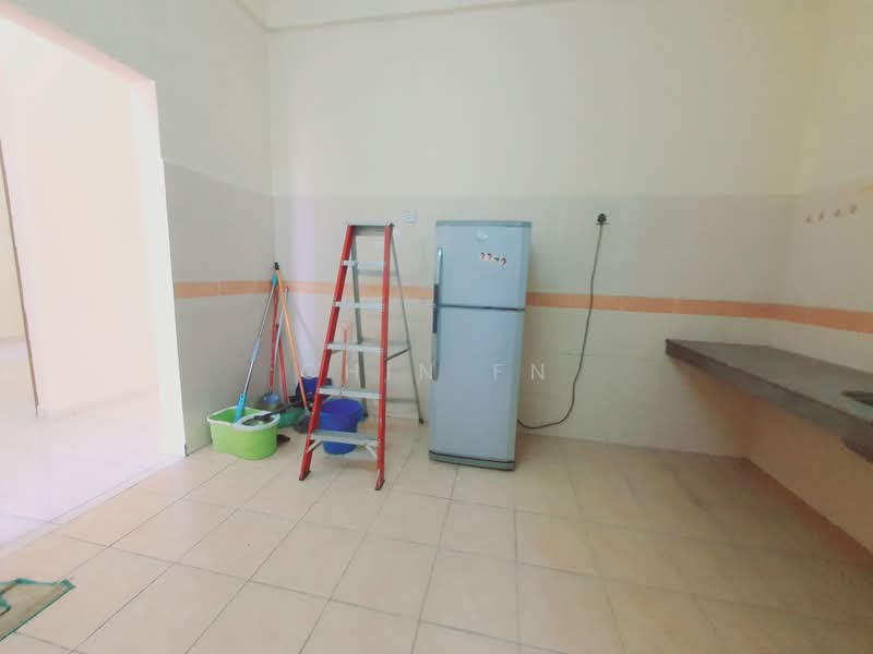 Apartment for Sale at Pangsapuri Bukit Beruang Bestari (University View) - CHIN FN - Kitchen - PropertyGuru.com.my