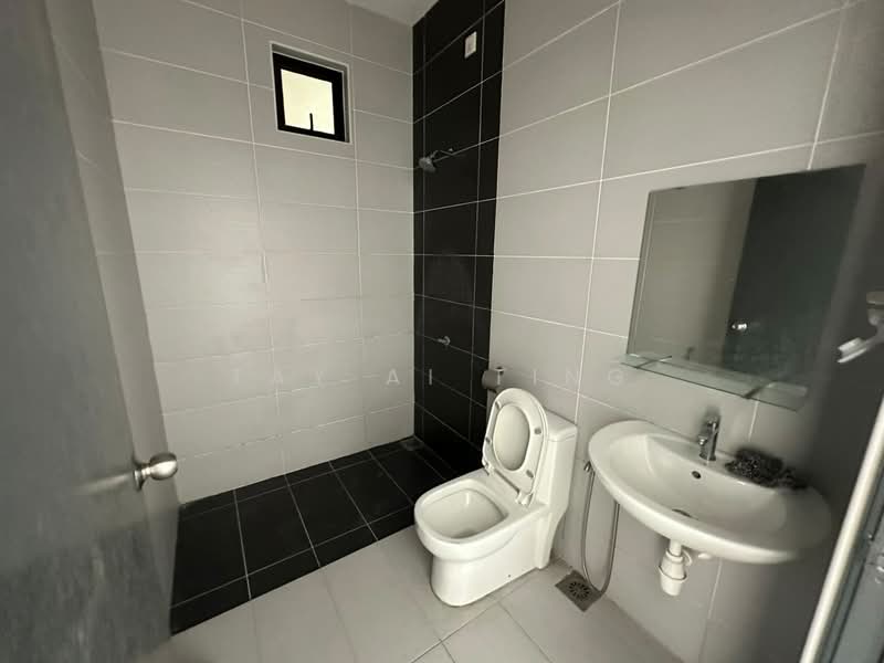 Shop / Office untuk Dijual di Taman Austin Perdana (Tebrau) - Tay Ai Ting - Bathroom - PropertyGuru.com.my