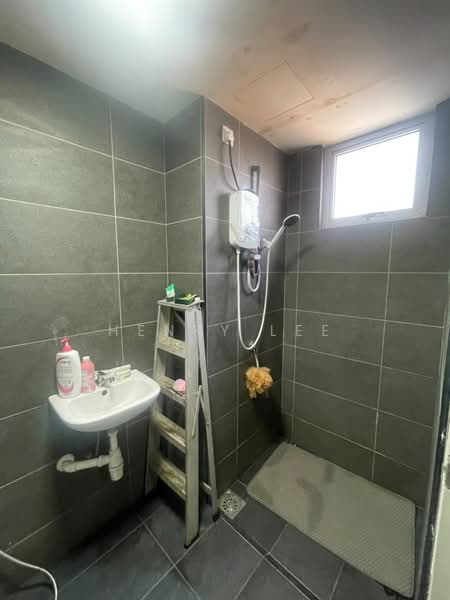 Service Residence for Sale at Midas @ Seri Alam - Henry Lee - Bathroom - PropertyGuru.com.my