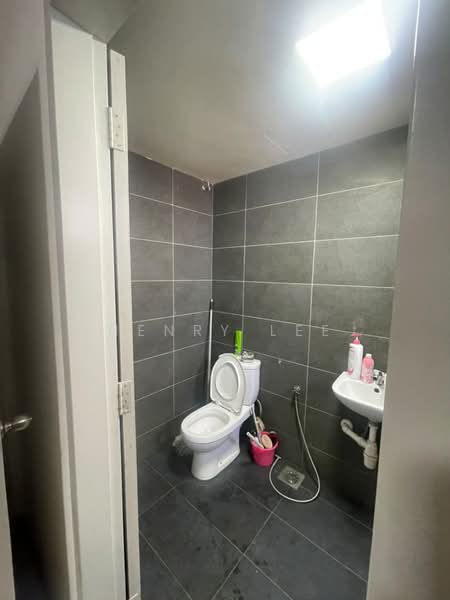 Service Residence for Sale at Midas @ Seri Alam - Henry Lee - Bathroom - PropertyGuru.com.my