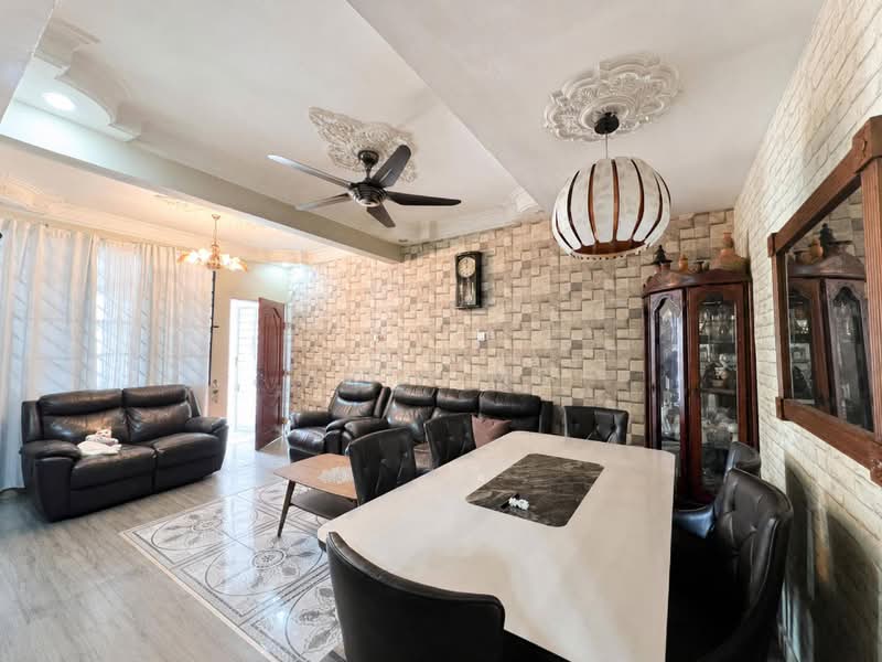 2-storey Terraced House for Sale in Taman Mawar (Pasir Gudang) - Arif MS - Living Room - PropertyGuru.com.my