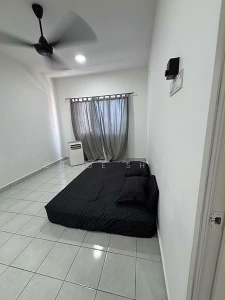 Kediaman Servis untuk Disewa di Residensi Taman Pelangi Indah - Chloe Shum - Bedroom - PropertyGuru.com.my