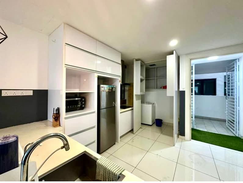 Service Residence for Rent at Southkey Mosaic - John Sia - Kitchen - PropertyGuru.com.my