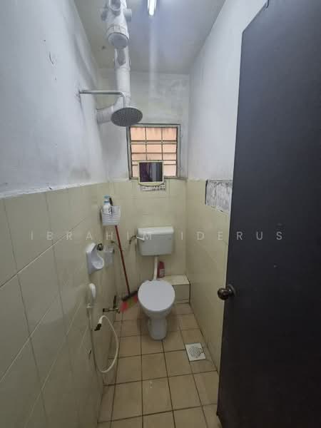 Pangsapuri untuk Dijual di saujana apartment - Ibrahim Iderus - Bathroom - PropertyGuru.com.my
