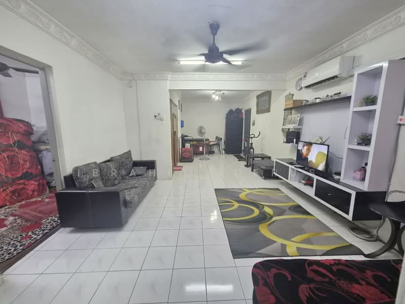 Pangsapuri untuk Dijual di saujana apartment - Ibrahim Iderus - Living Room - PropertyGuru.com.my