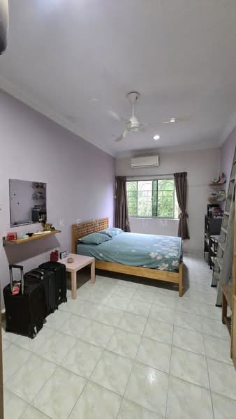 Rumah Teres 2-Tingkat untuk Dijual di Taman Putra Indah (Seri Kembangan) - Ken Kum - Bedroom - PropertyGuru.com.my