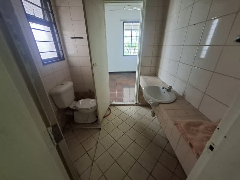 Condominium for Sale at Armanee - FC Wong - Bathroom of Armanee Codominium for Sell - PropertyGuru.com.my