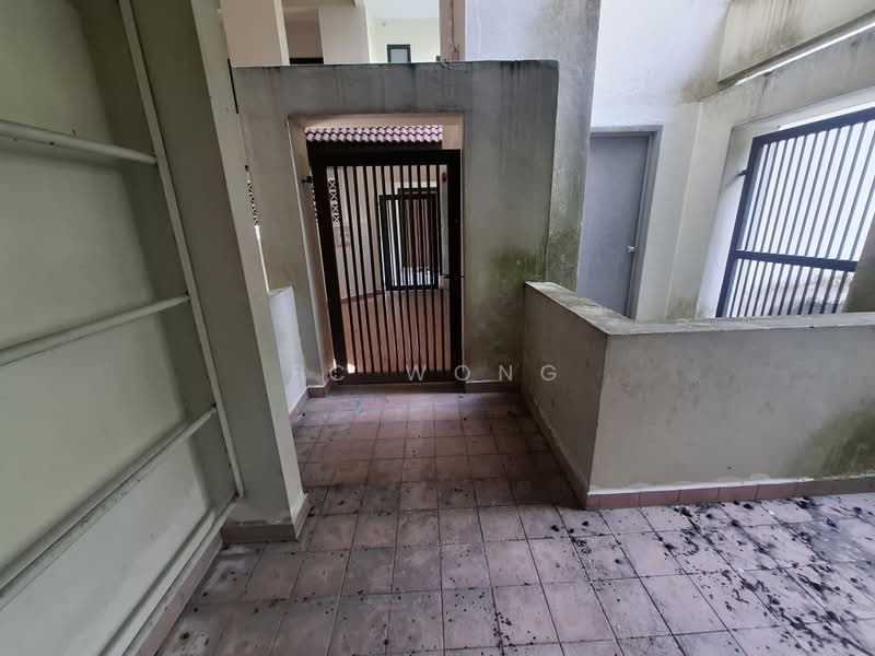 Condominium for Sale at Armanee - FC Wong - Back Entrance to Armanee Condo for Sell - PropertyGuru.com.my