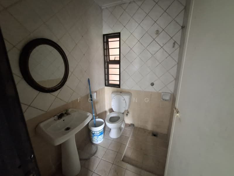 Condominium for Sale at Armanee - FC Wong - Bathroom of Armanee Codominium for Sell - PropertyGuru.com.my