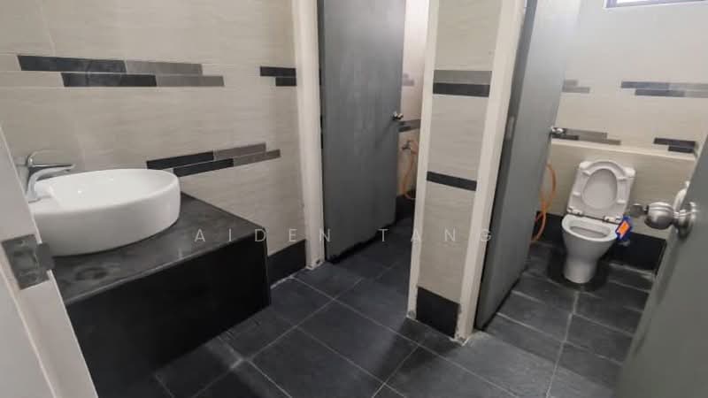 Factory for Rent in Eco Business Park 1 (Johor Bahru) - Aiden Tang - Bathroom - PropertyGuru.com.my