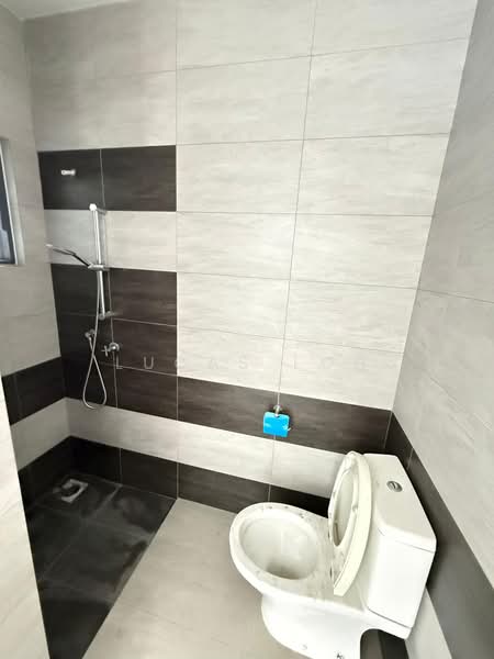 2-storey Terraced House for Sale in Sungai Buloh (Selangor) - Lucas Loh - Bathroom - PropertyGuru.com.my