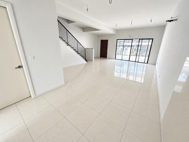 2-storey Terraced House for Sale in Sungai Buloh (Selangor) - Lucas Loh - Living Room - PropertyGuru.com.my