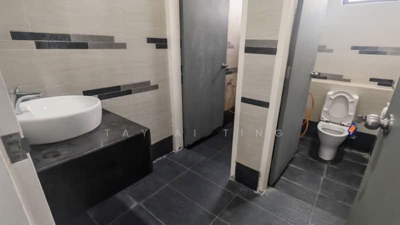 Kilang untuk Disewa di Eco Business Park 1 (Johor Bahru) - Tay Ai Ting - Bathroom - PropertyGuru.com.my